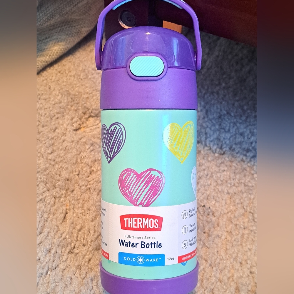 Brand New Thermos FUNtainer Water Bottle with Heart Design. 12 Ox